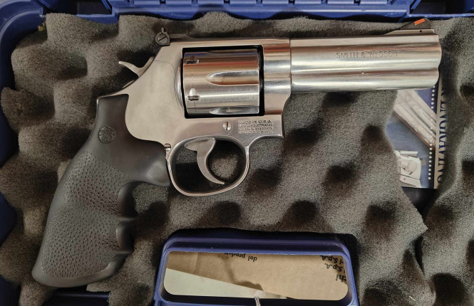 Smith & Wesson 686-6 .357mag 4tum - Ca 1500 skott - Säljuppdrag