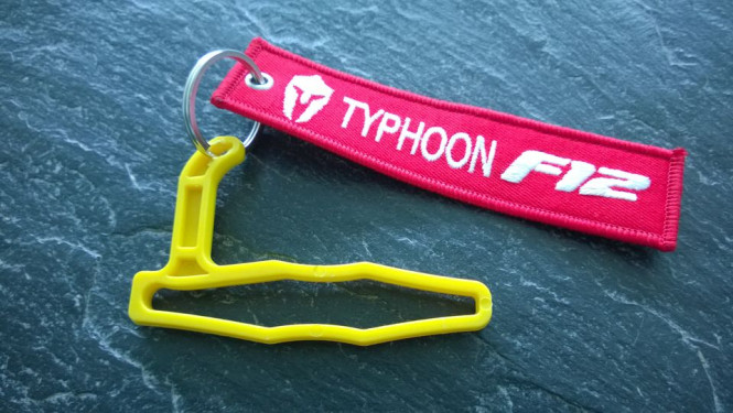 Hagelpropp med flagga Typhoon F12